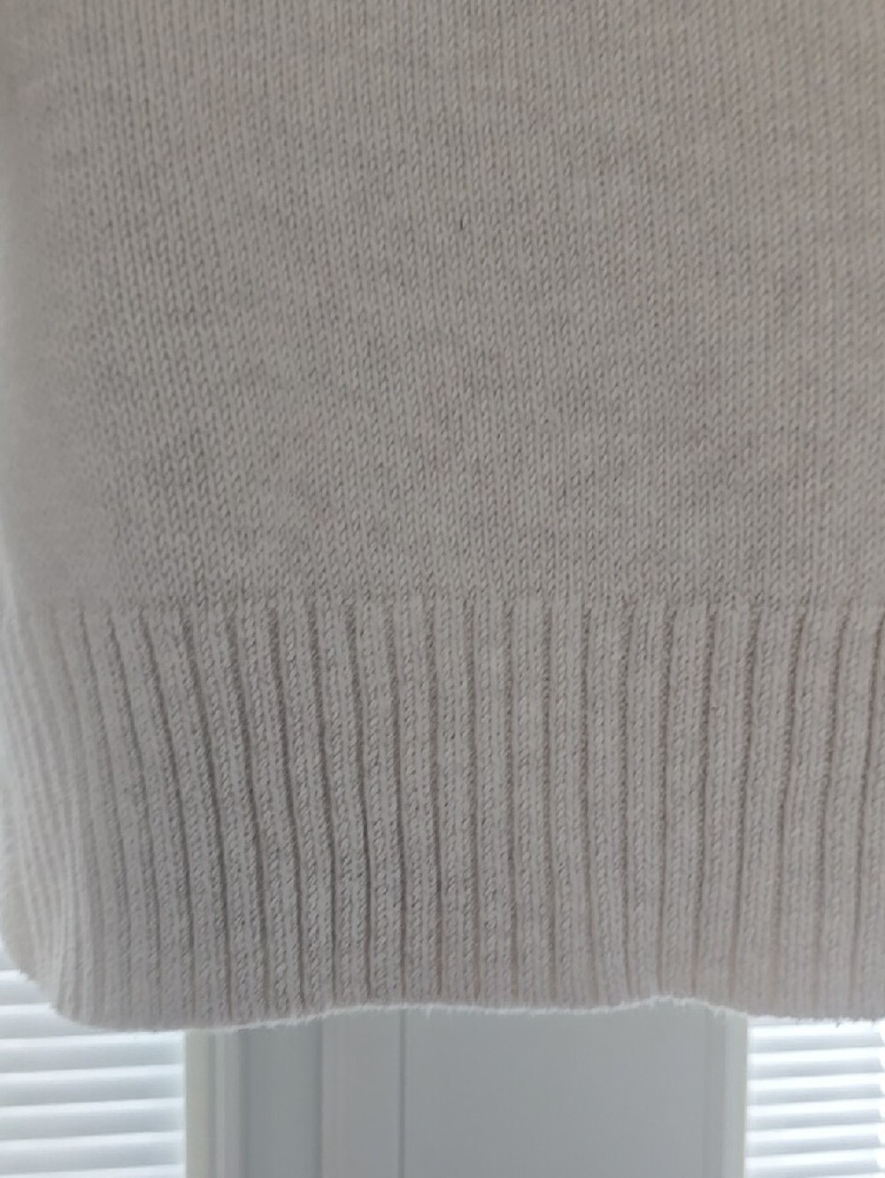 Cute Universal Thread Womans Cream V-Neck Collar Sweater - Picture 3 of 13